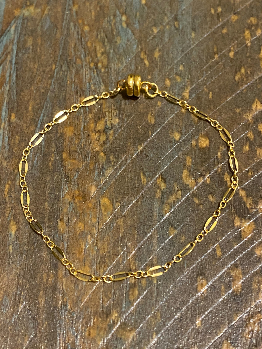 Gold dapped link bracelet