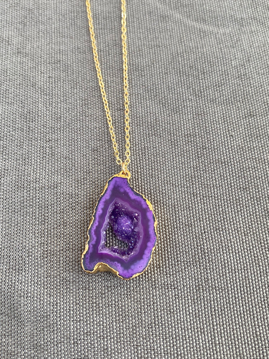 Purple agate gold pendant