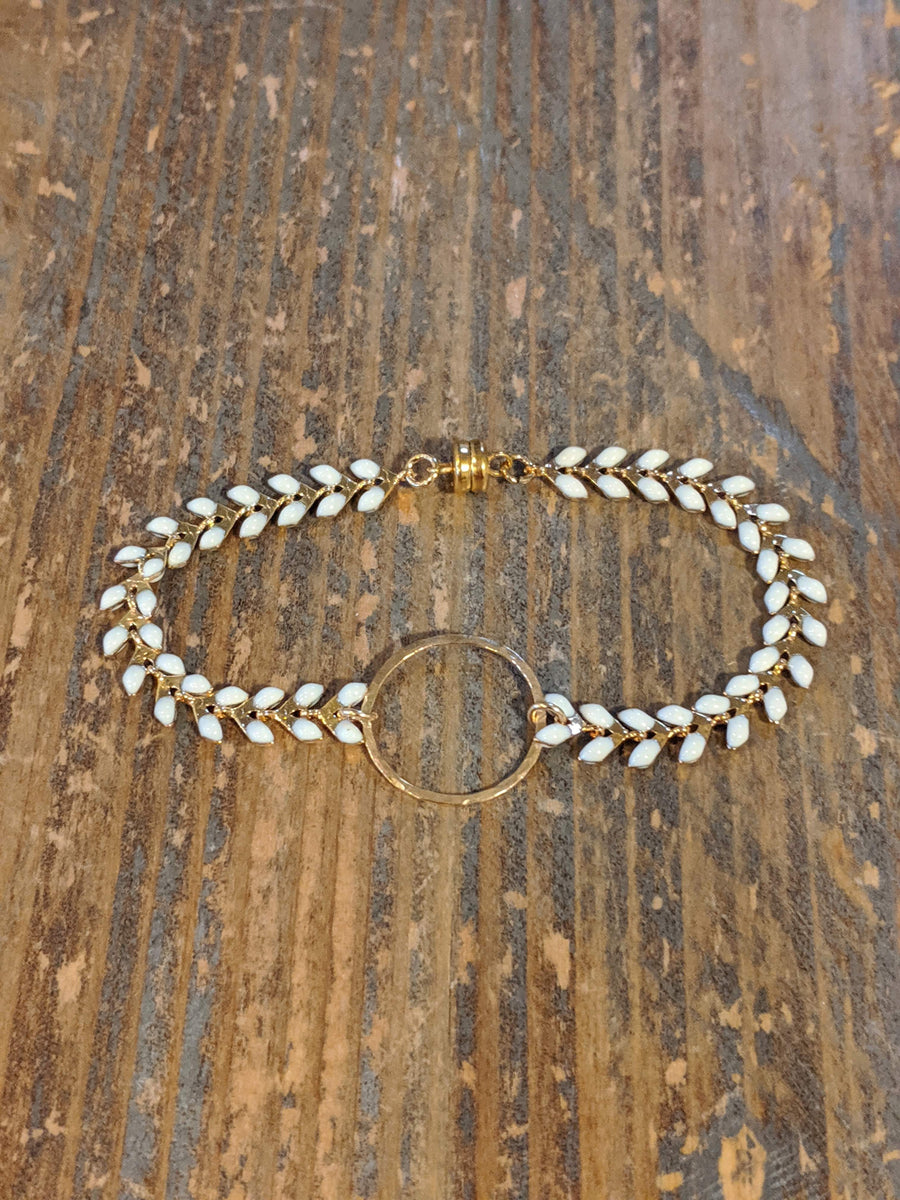 Regular Hammered Circle White and Gold Ivy Bracelet