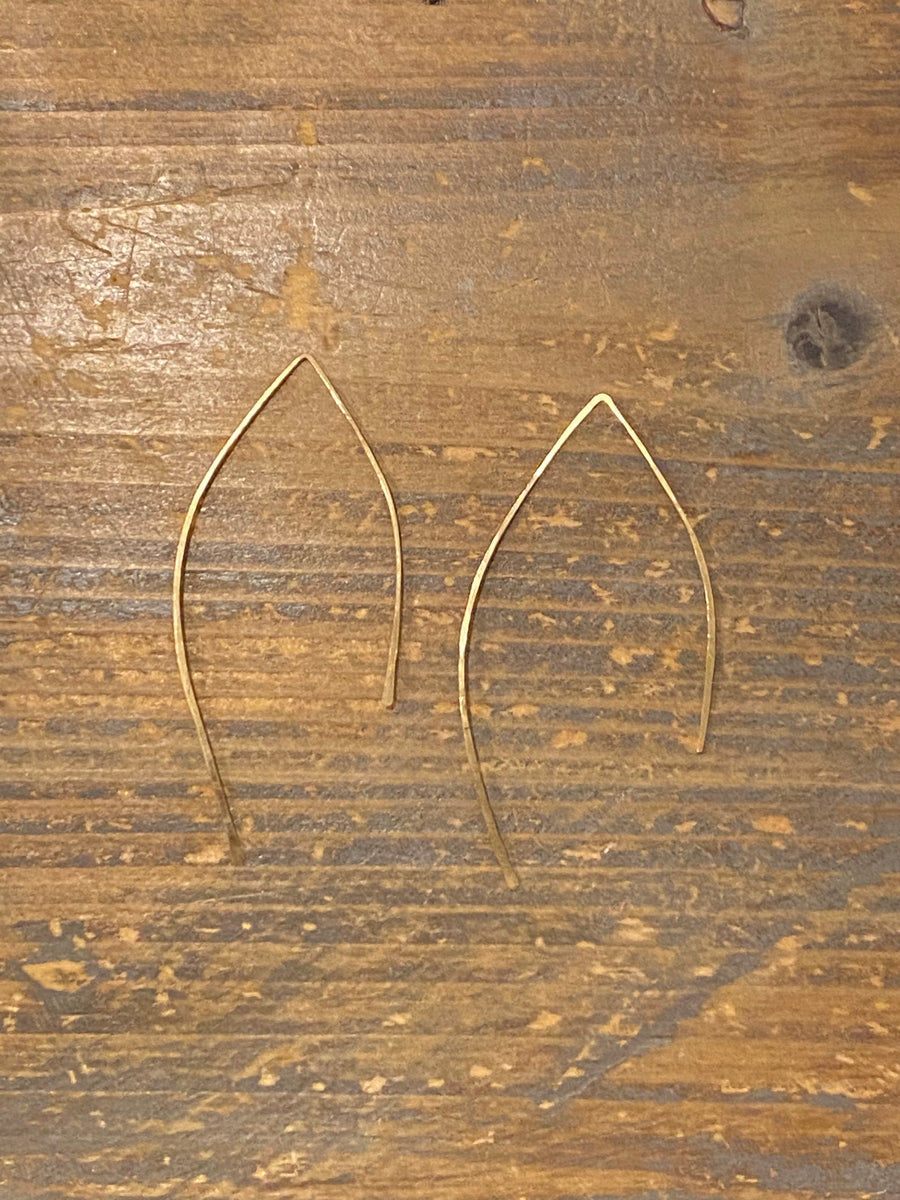 Gold hammered thread earring