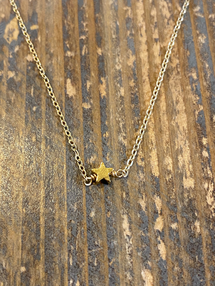 Gold small solid star necklace
