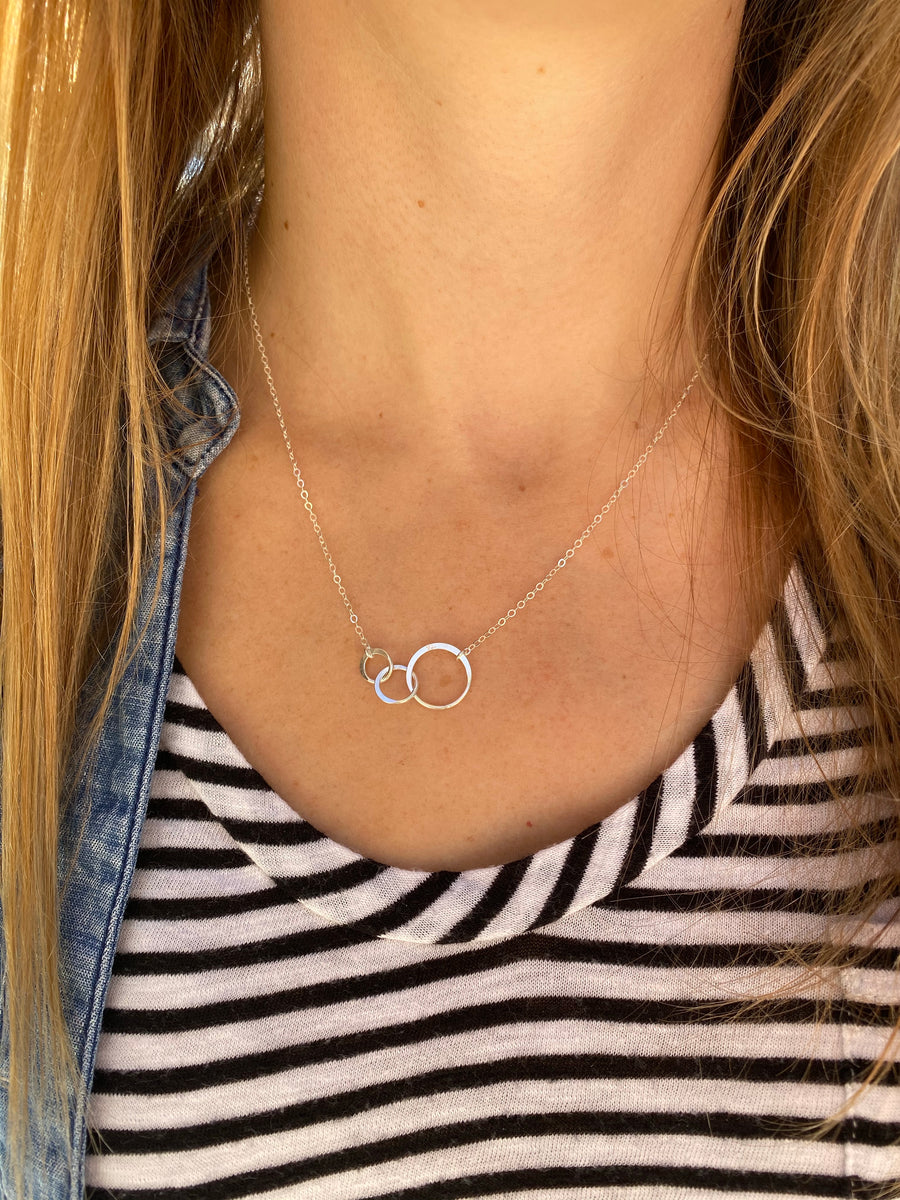 Silver infinity three circle necklace