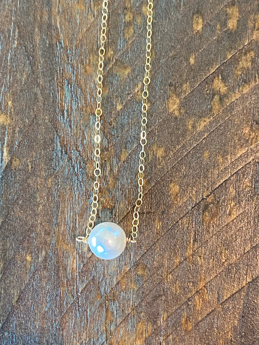 Gold suspended pearl necklace