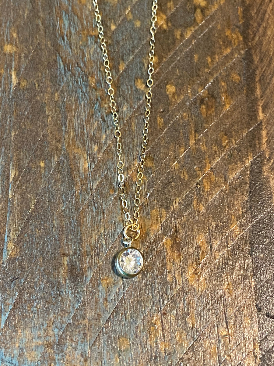 Gold cubic zirconia round pendant necklace