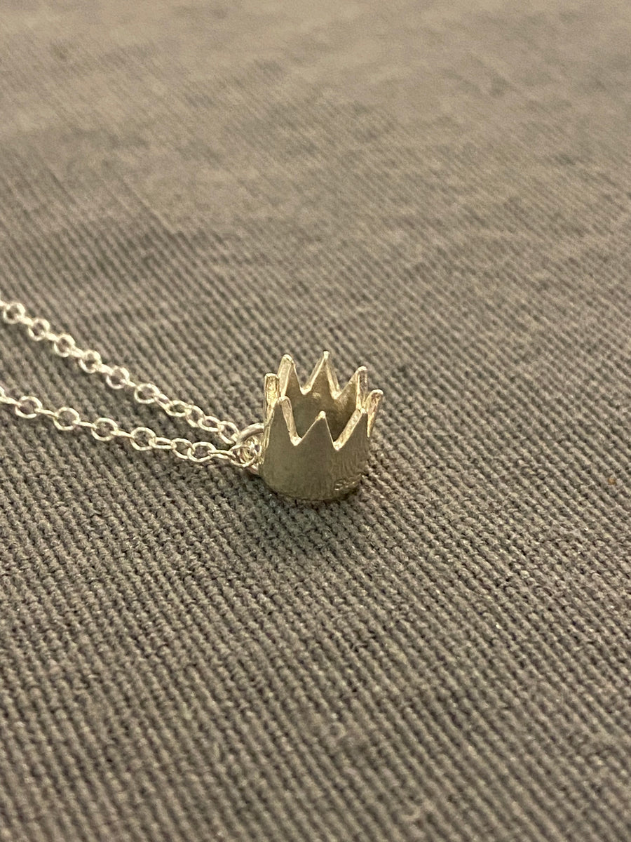 Silver crown princess queen necklace