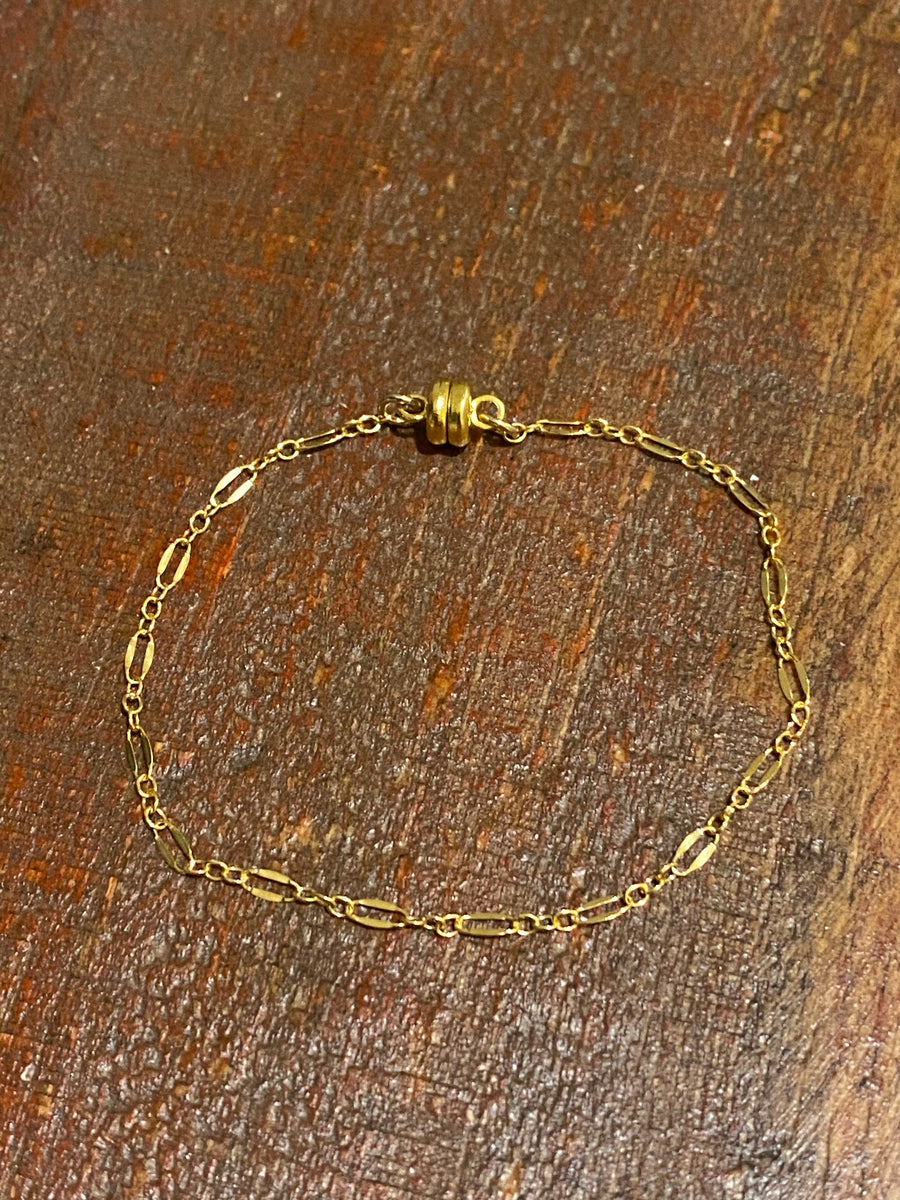 Gold dapped link bracelet