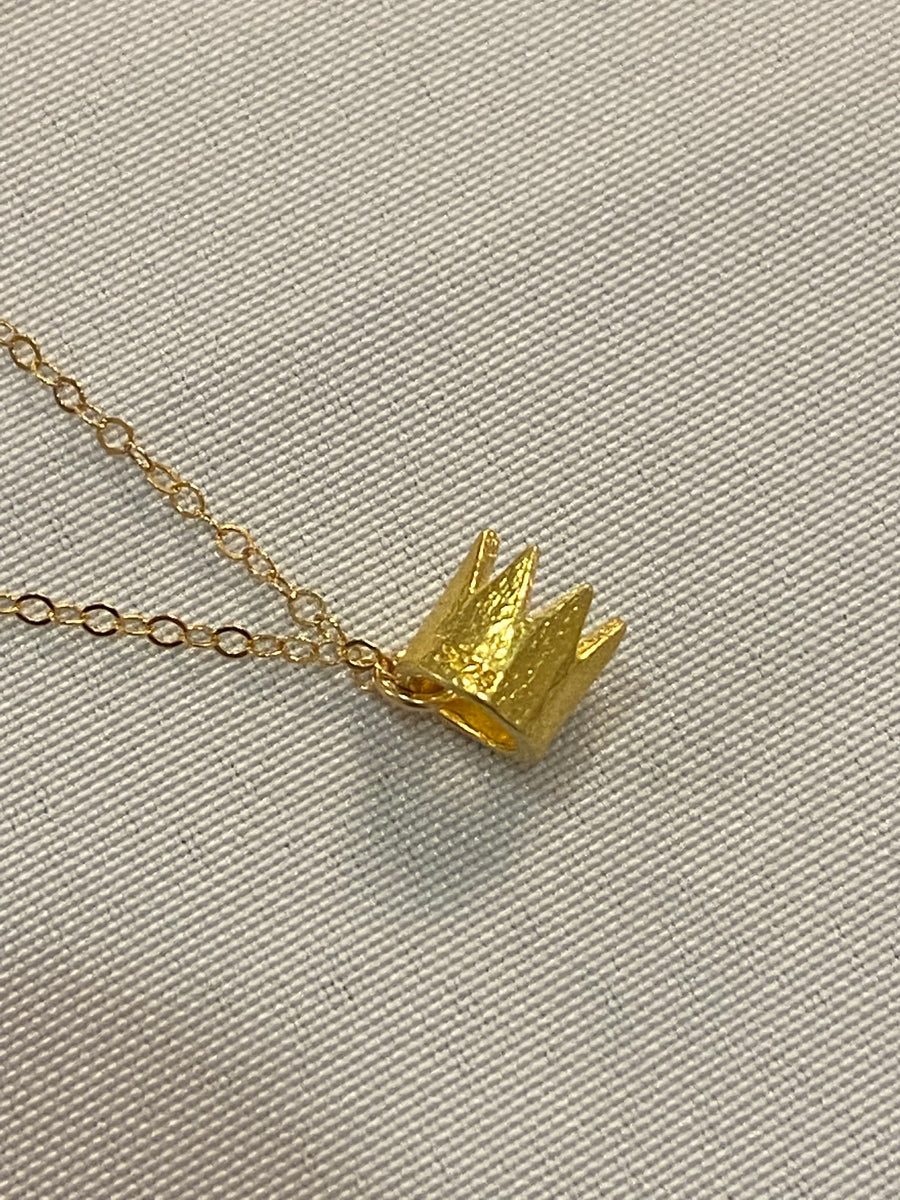 Gold crown princess queen necklace